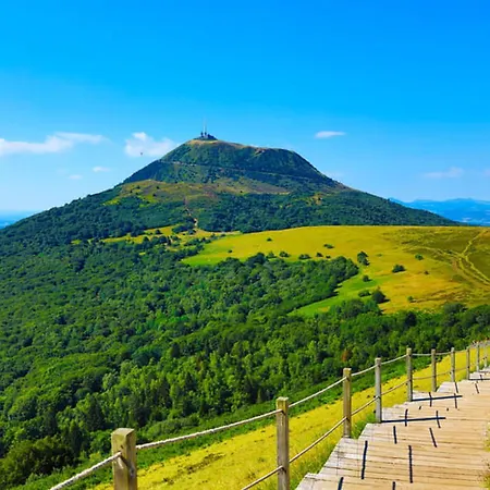 Appartement F2 Lumineux Avec Vue- Puy-de-dome A 10 Min - Parking Gratuit *