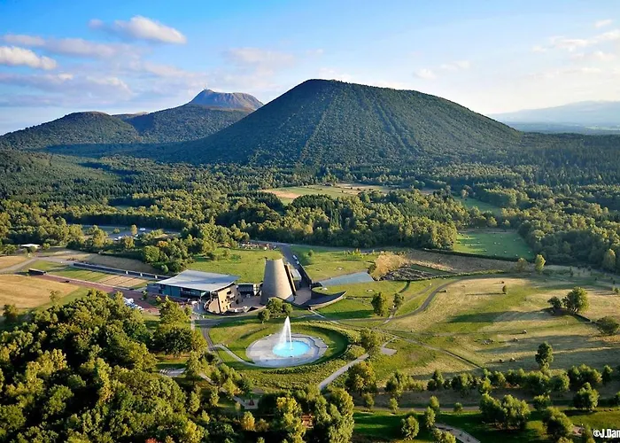 Appartement F2 Lumineux Avec Vue- Puy-de-dome A 10 Min - Parking Gratuit *