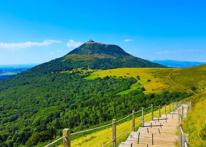Appartement F2 Lumineux Avec Vue- Puy-de-dome A 10 Min - Parking Gratuit *
